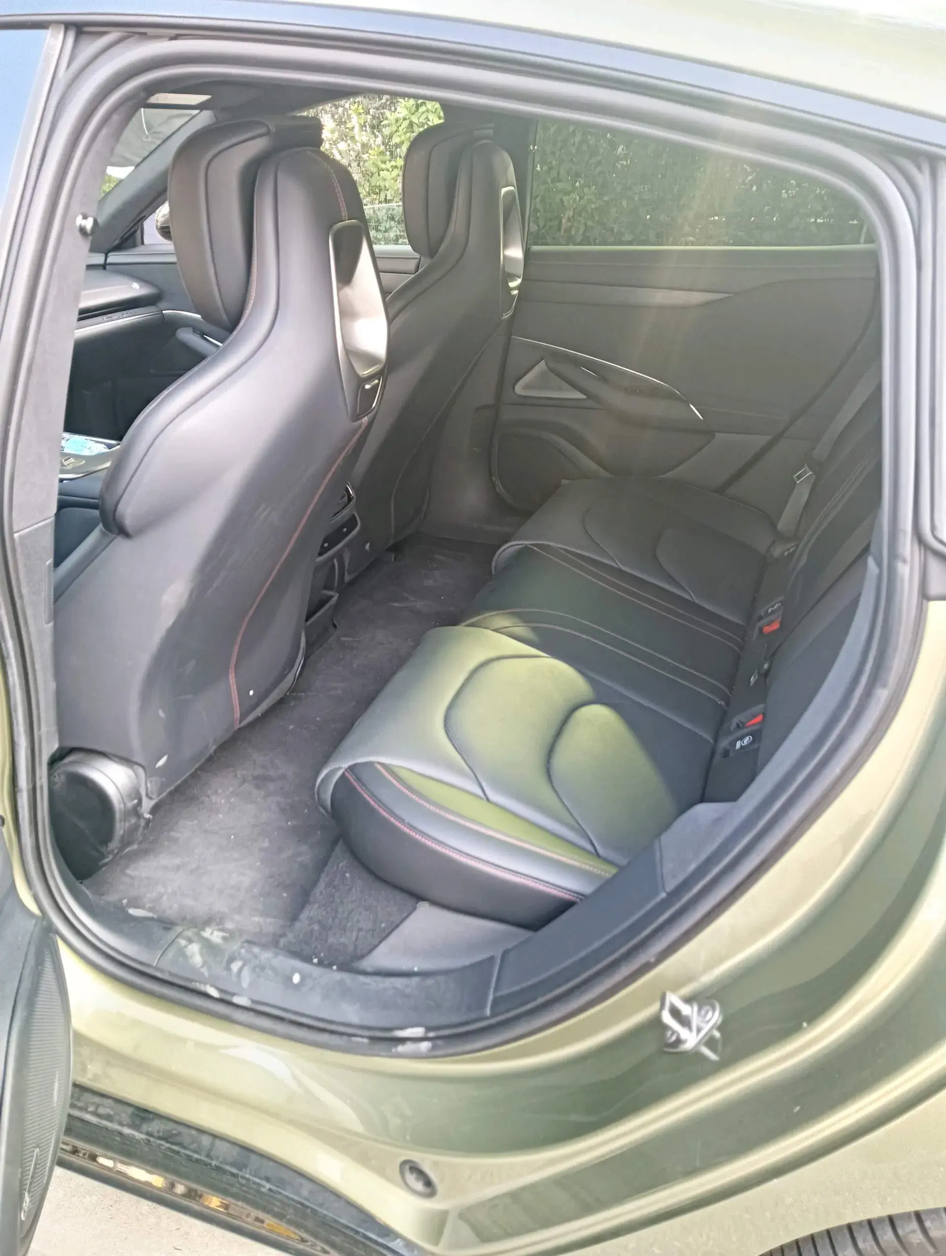 2024 MI SU7 thumbnail 3