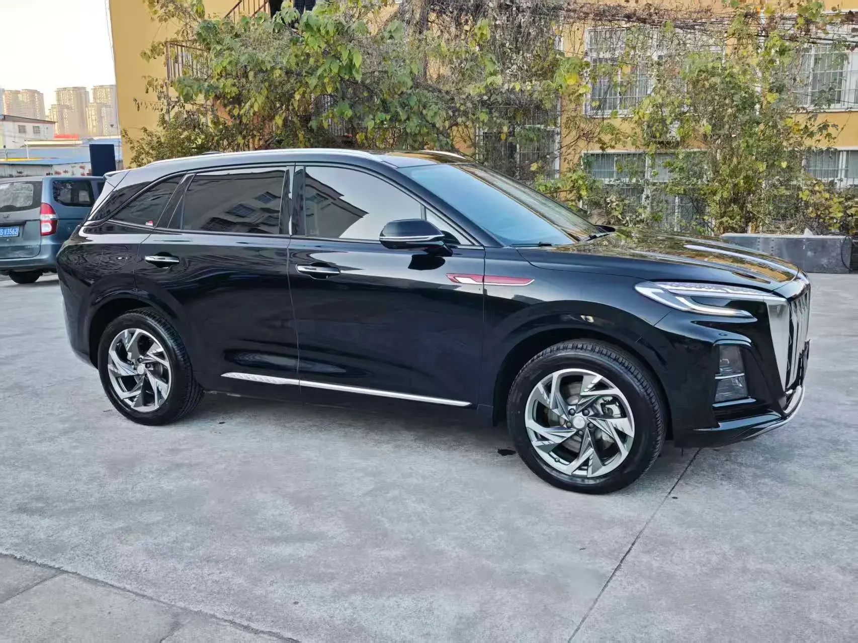 2024 HONGQI HS3 thumbnail 3