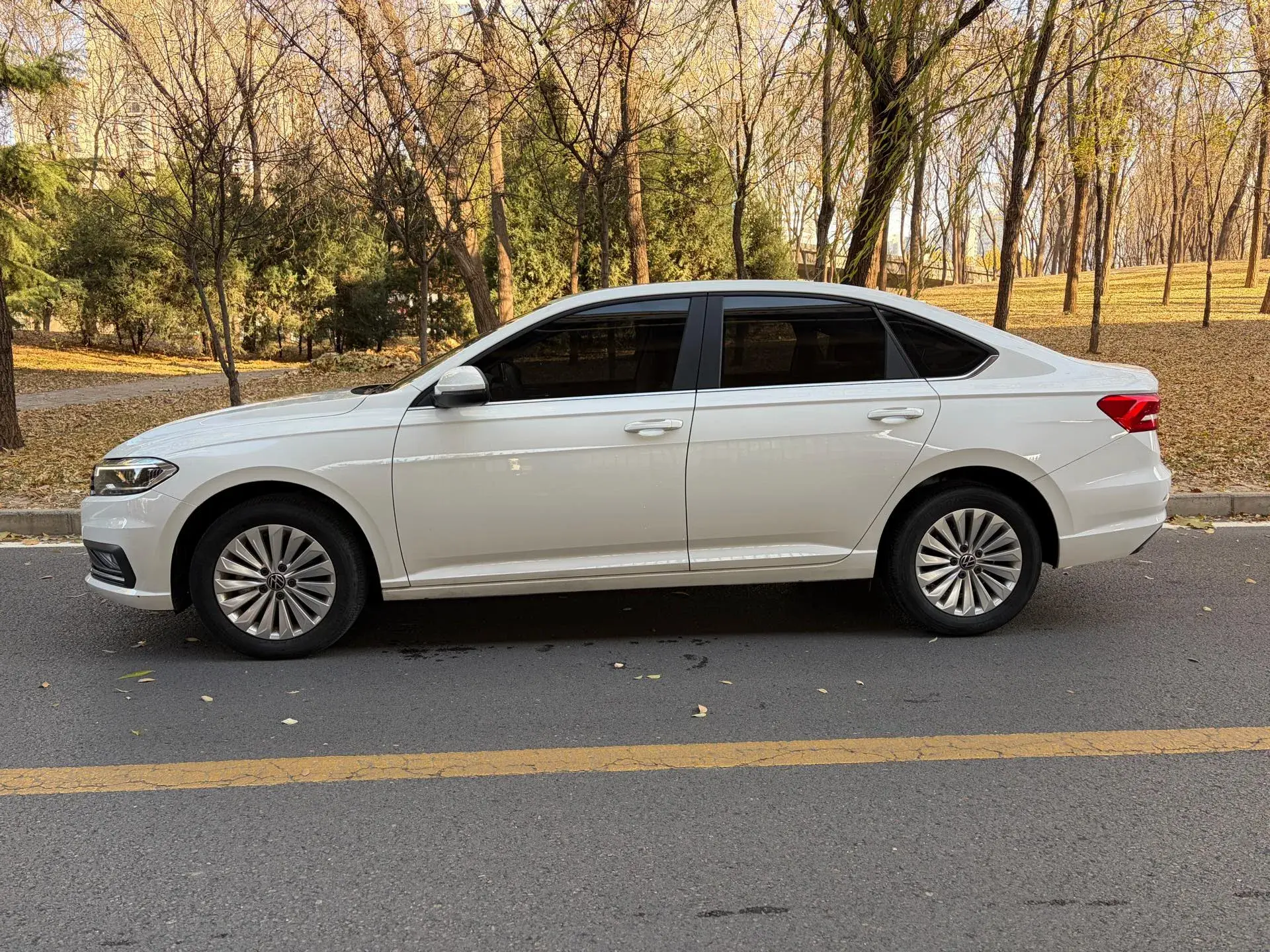 2021 VOLKSWAGEN LAVIDA thumbnail 4