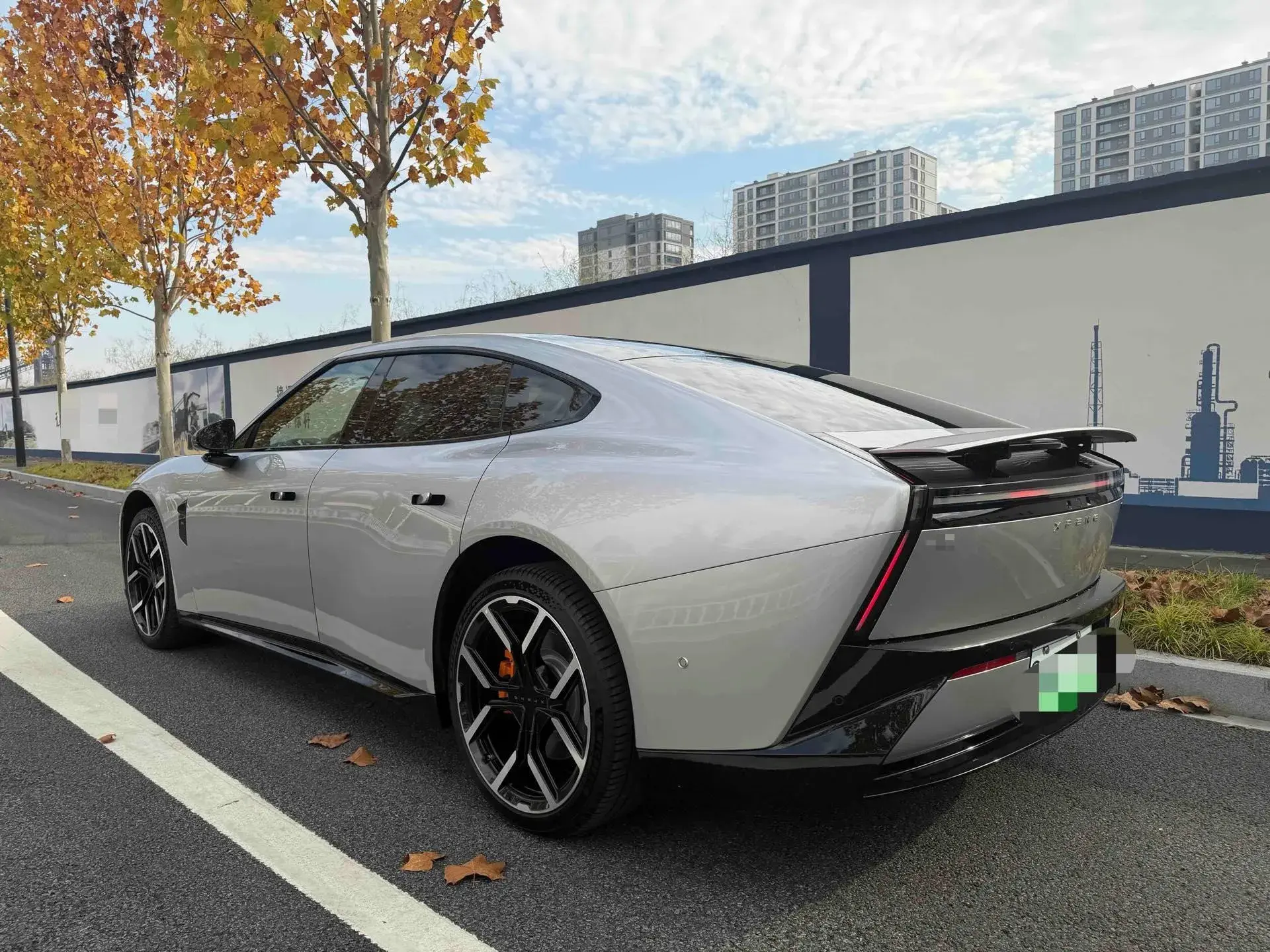 2025 XPENG P7 thumbnail 4