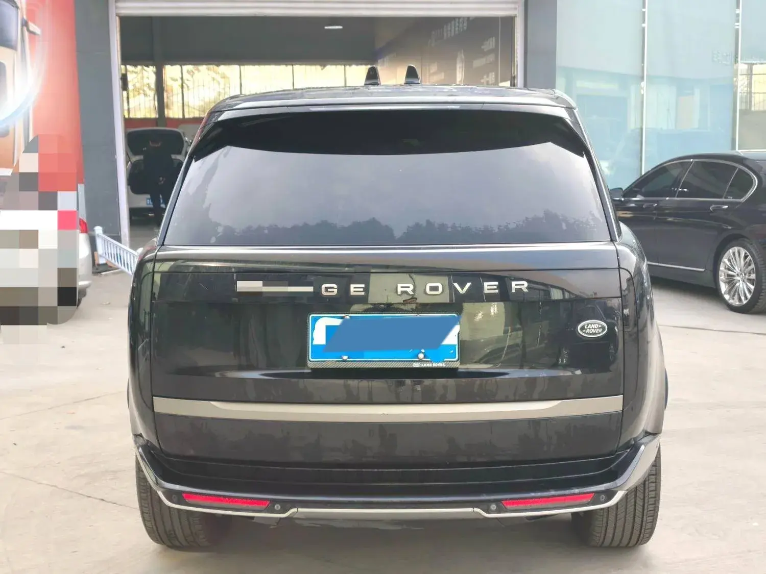 2025 LAND ROVER thumbnail 3