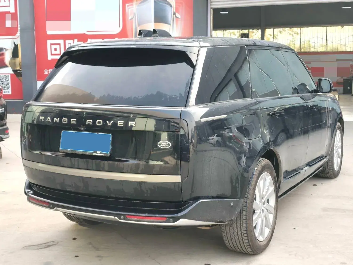 2025 LAND ROVER thumbnail 4