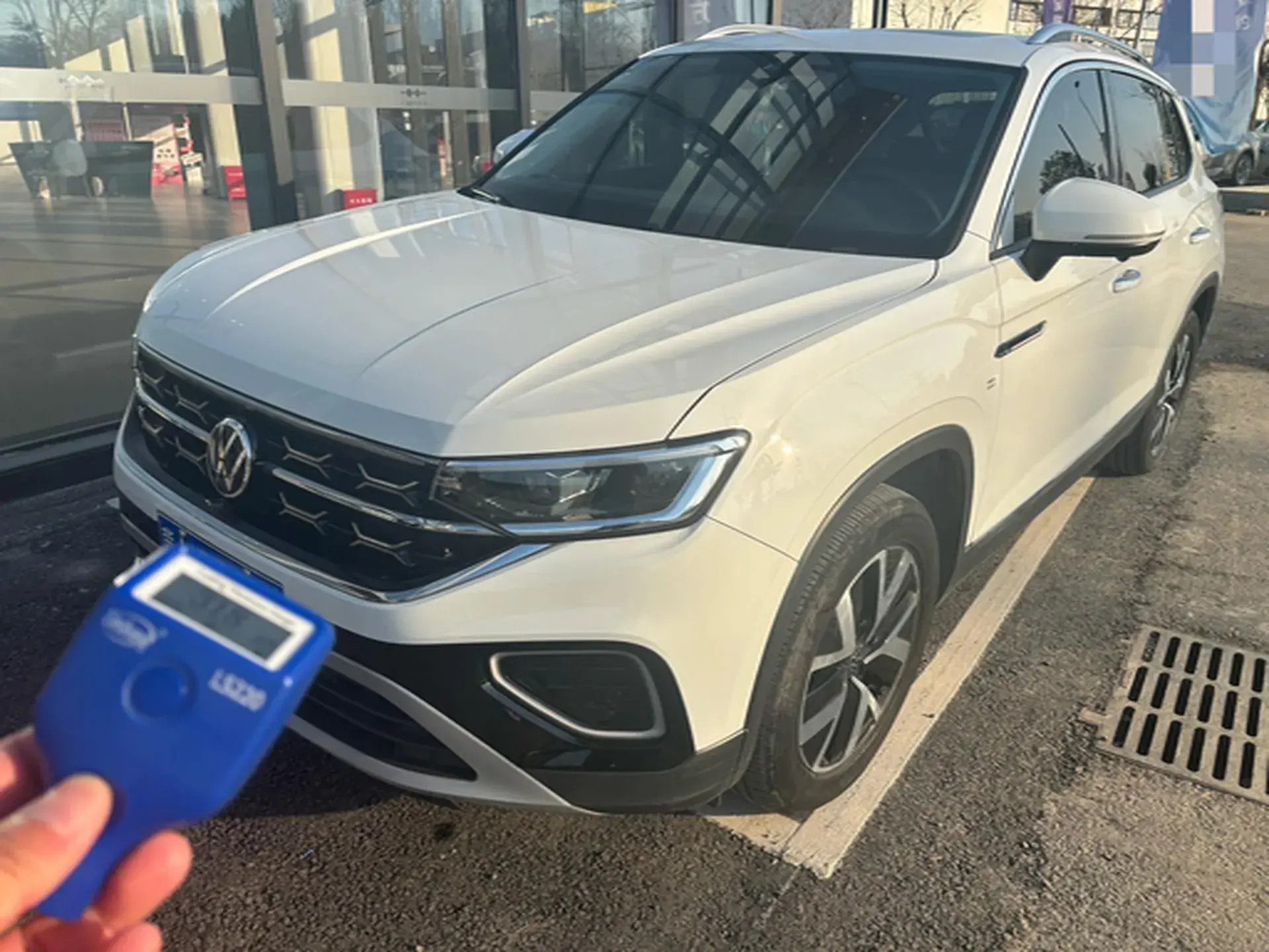 2023 VOLKSWAGEN TAYRON view 1