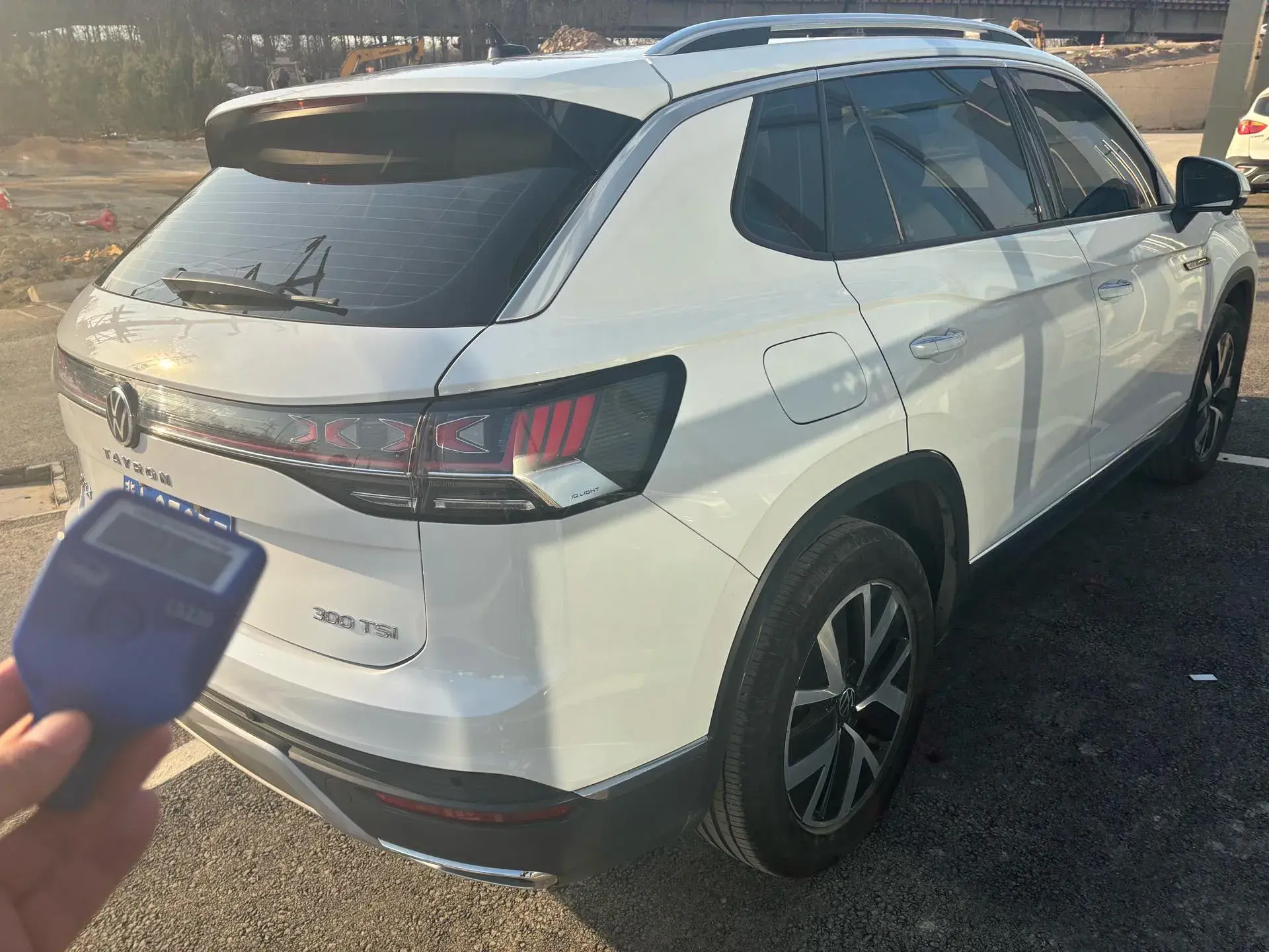 2023 VOLKSWAGEN TAYRON thumbnail 3