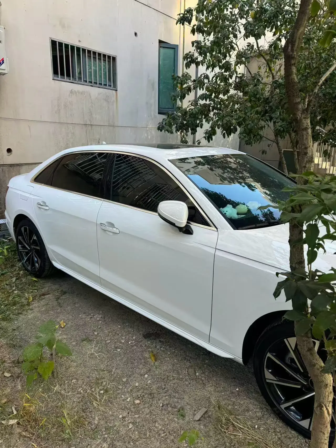 2022 AUDI A4L thumbnail 2