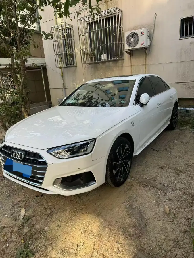 2022 Audi A4L 2.0T 190HP L4 7DCT