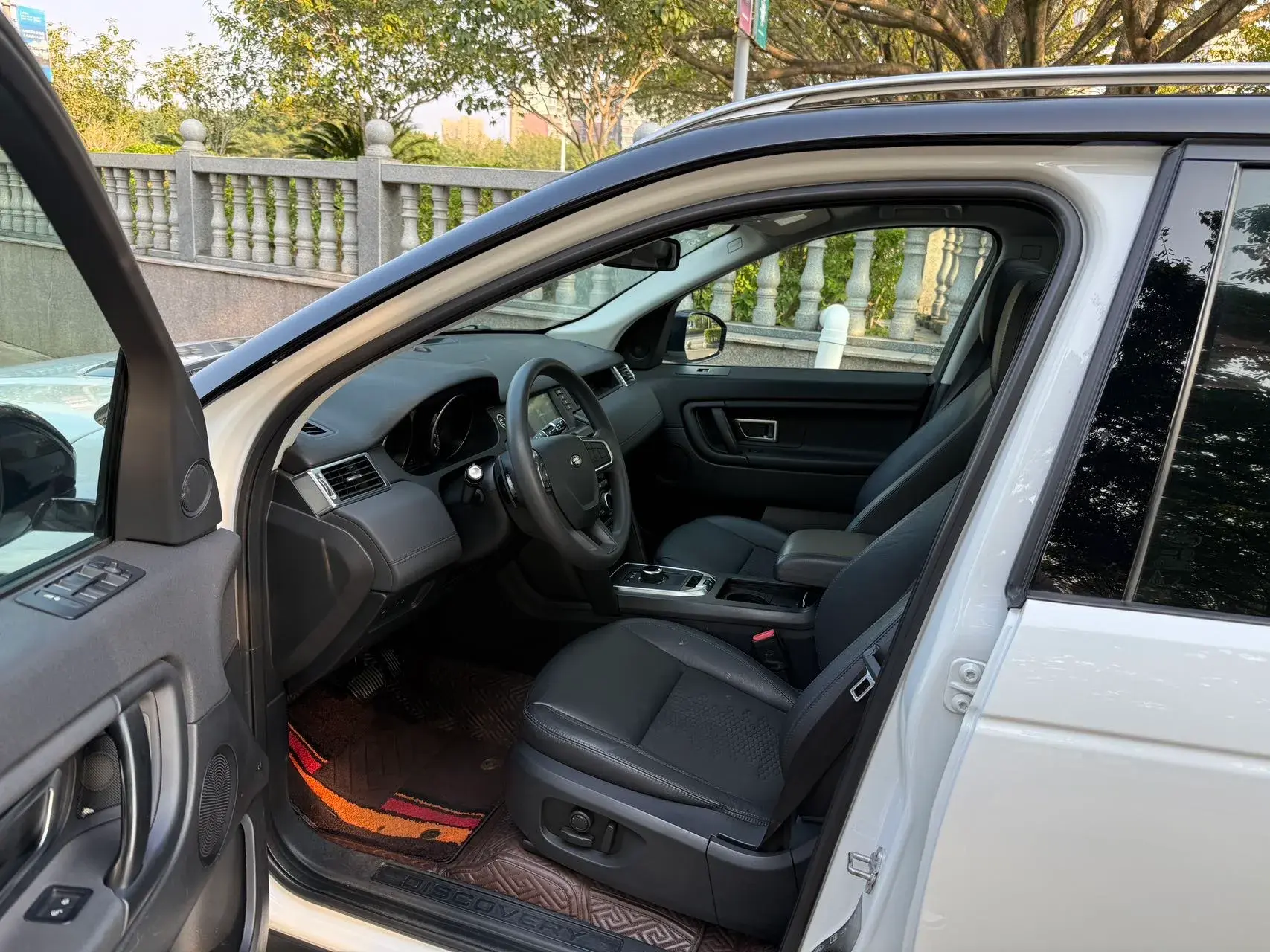 2018 LAND ROVER thumbnail 4