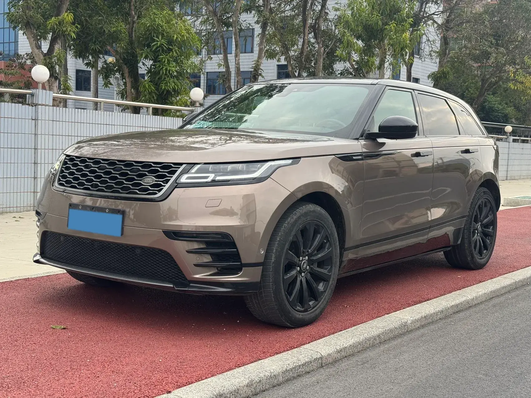 2018 LAND ROVER view 1