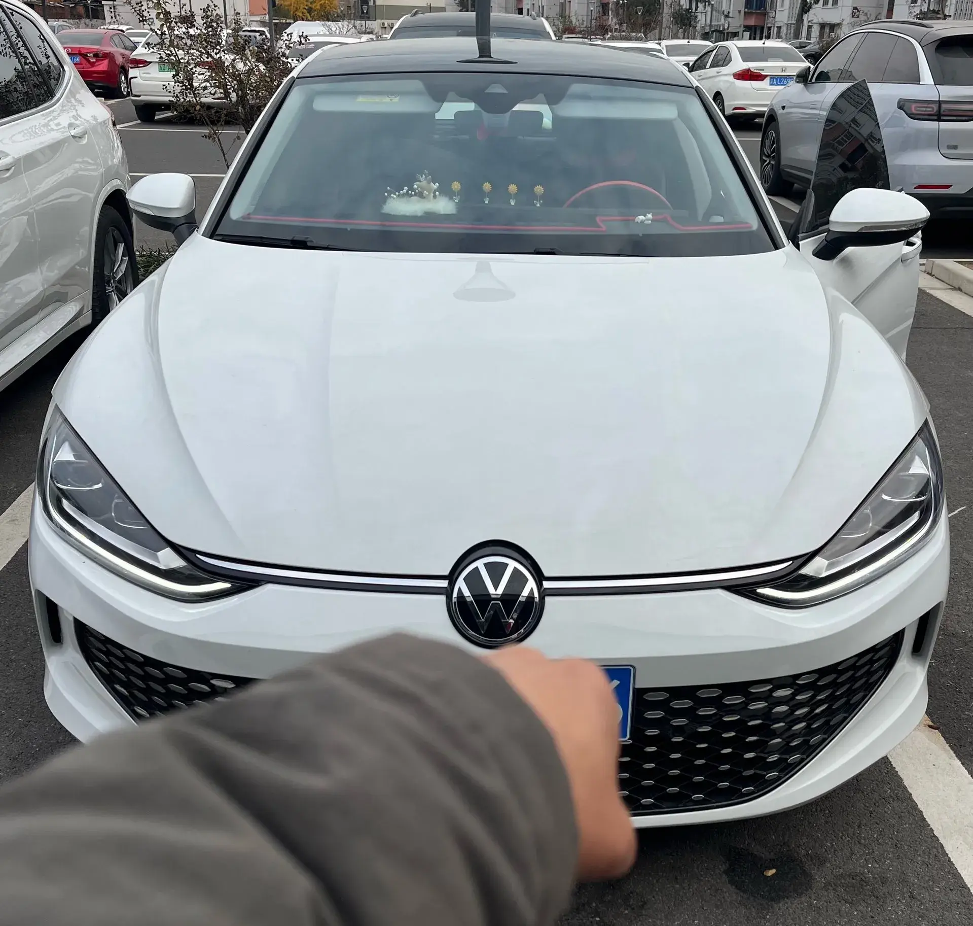 2024 VOLKSWAGEN LAMANDO thumbnail 2