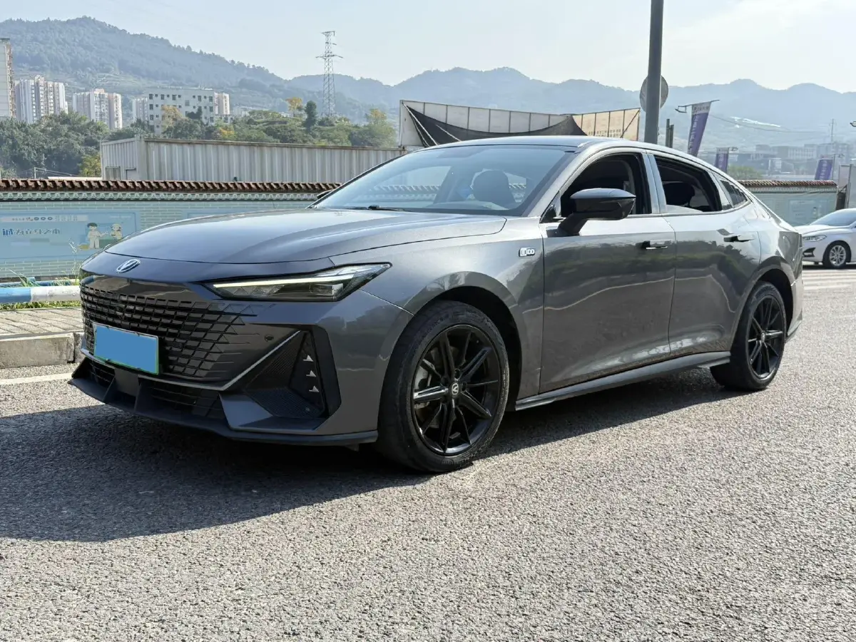 2023 ChangAn UNI-V iDD 1.5T 170HP L4 6TCT PHEV 18.4KWH