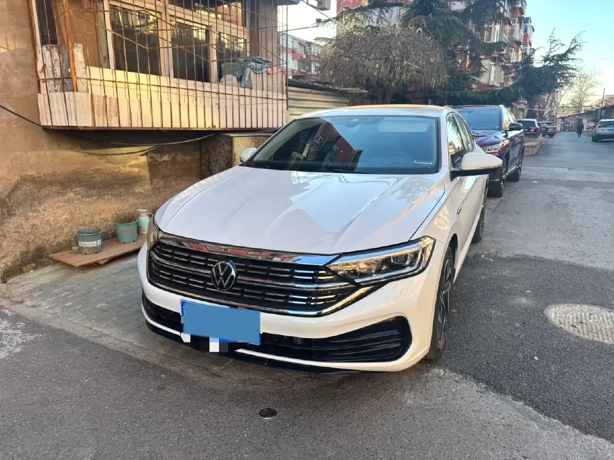 2023 Volkswagen Sagitar 1.5T 160HP L4 7DCT