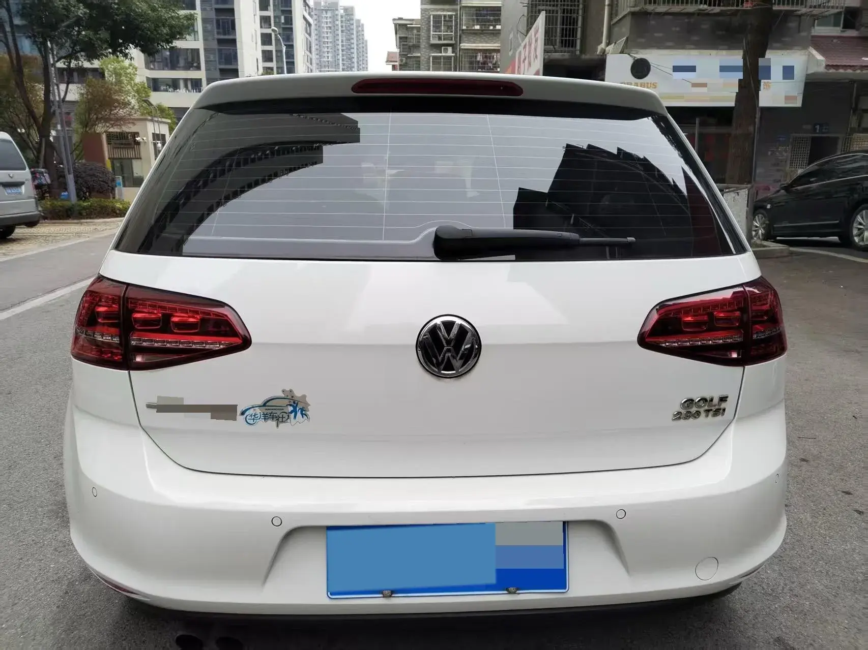 2016 VOLKSWAGEN GOLF thumbnail 3