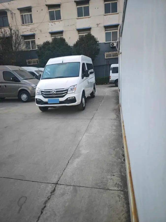 2024 MAXUS XinTu V80 2.0T 147HP L4 6SMG