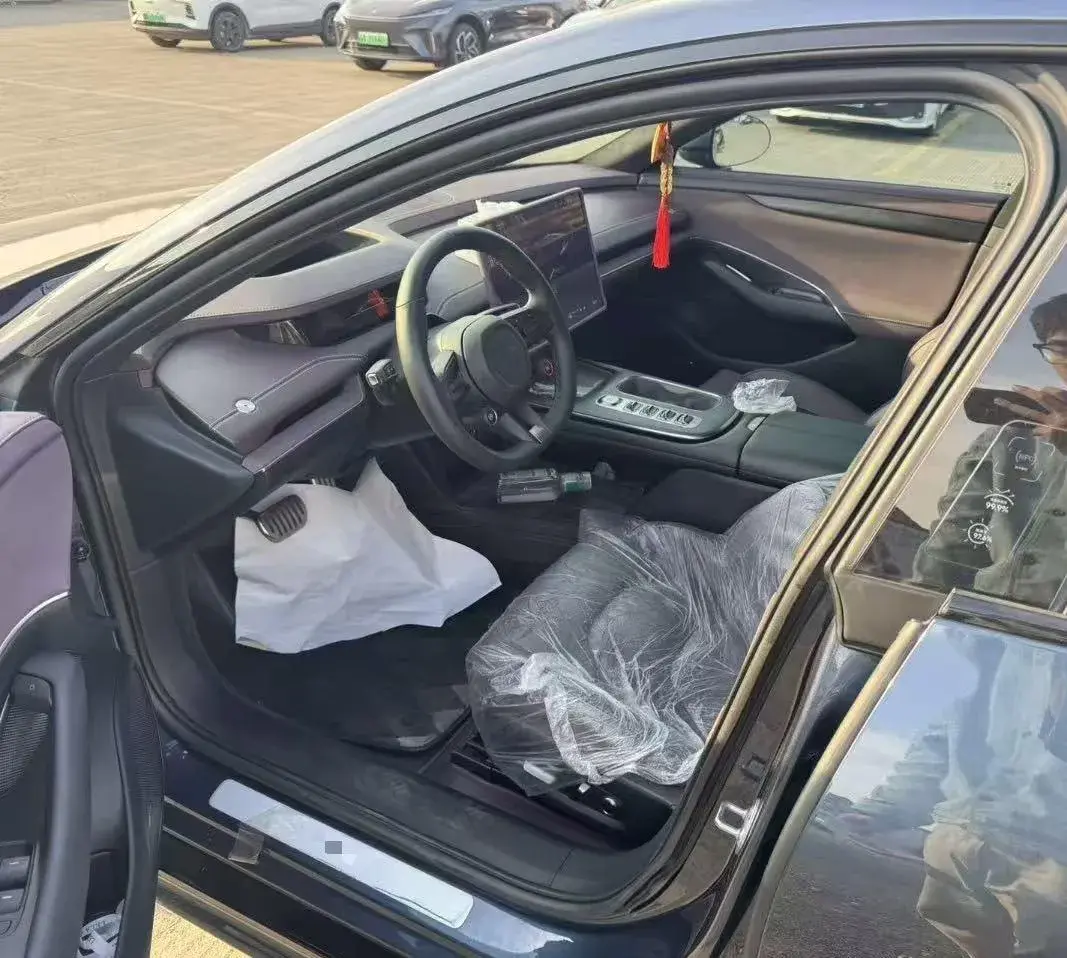 2024 MI SU7 thumbnail 4