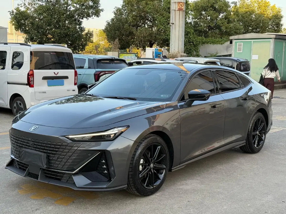 2022 ChangAn UNI-V 1.5T 188HP L4 7DCT