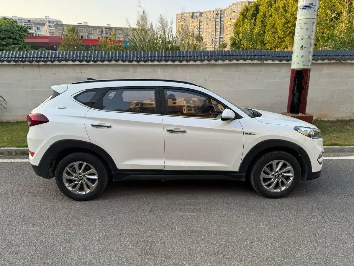 2018 HYUNDAI TUCSON thumbnail 3
