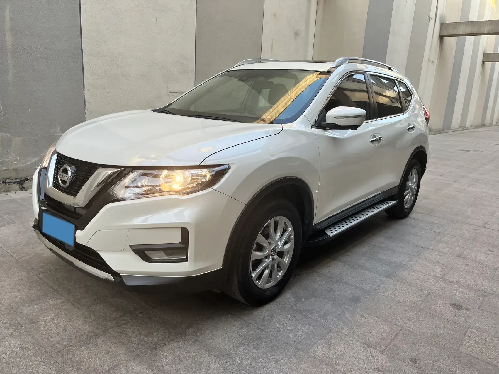 2021 NISSAN X-TRAIL view 1