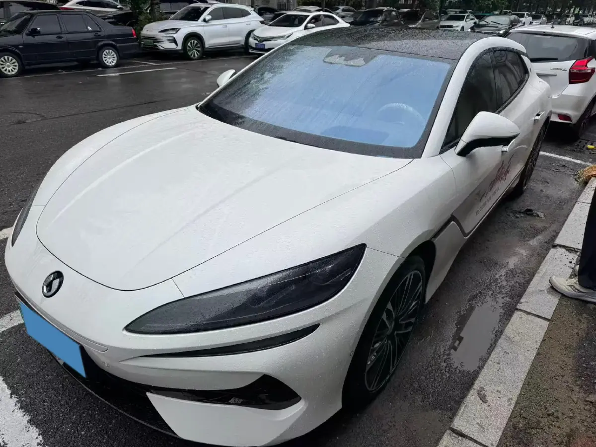 2024 Denza DenzaZ9 2.0T 207HP L4 E-CVT PHEV 38.5KWH