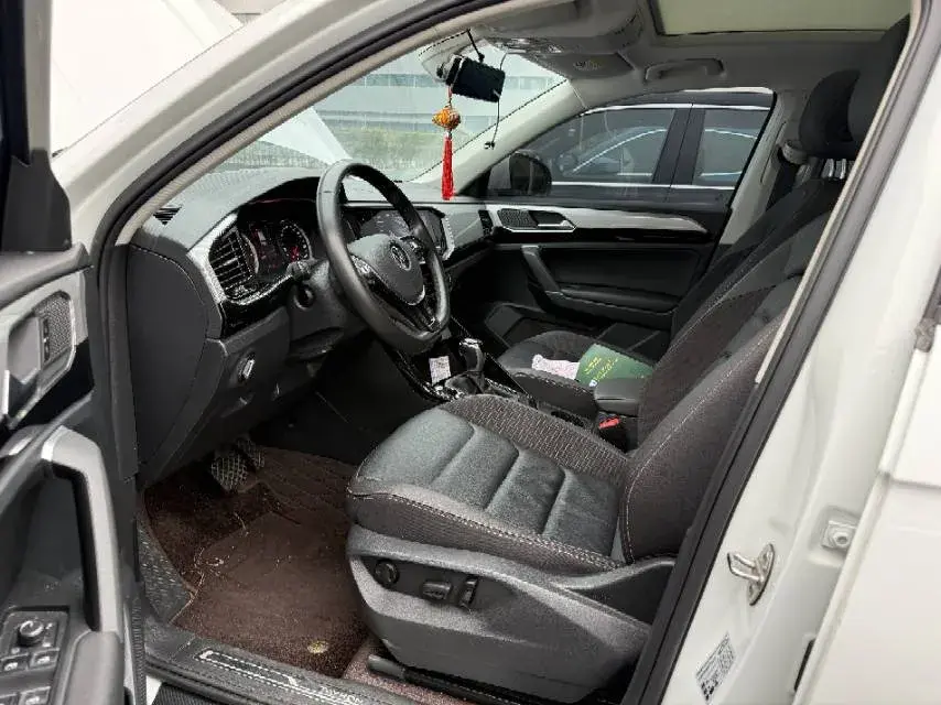 2022 VOLKSWAGEN TAYRON thumbnail 3