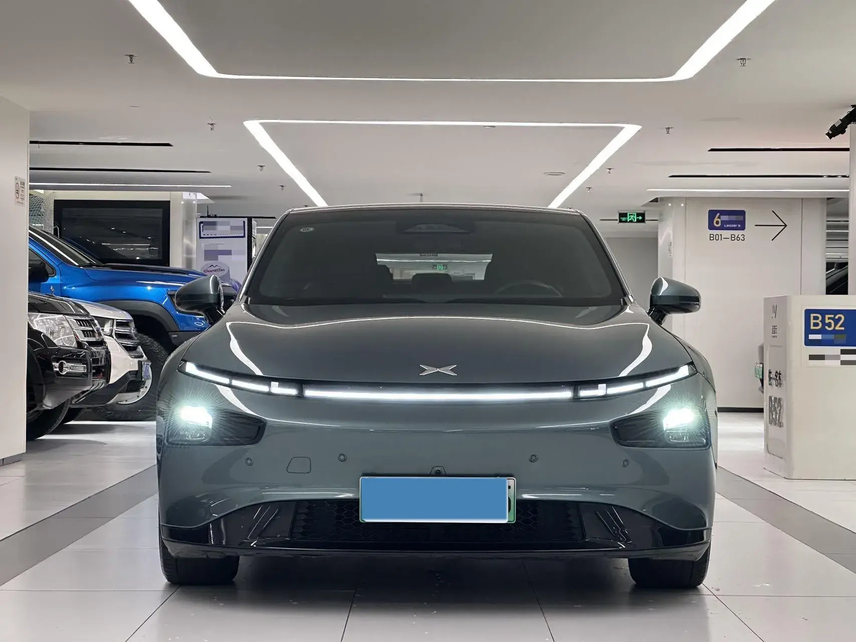 2023 XPENG P7 thumbnail 2