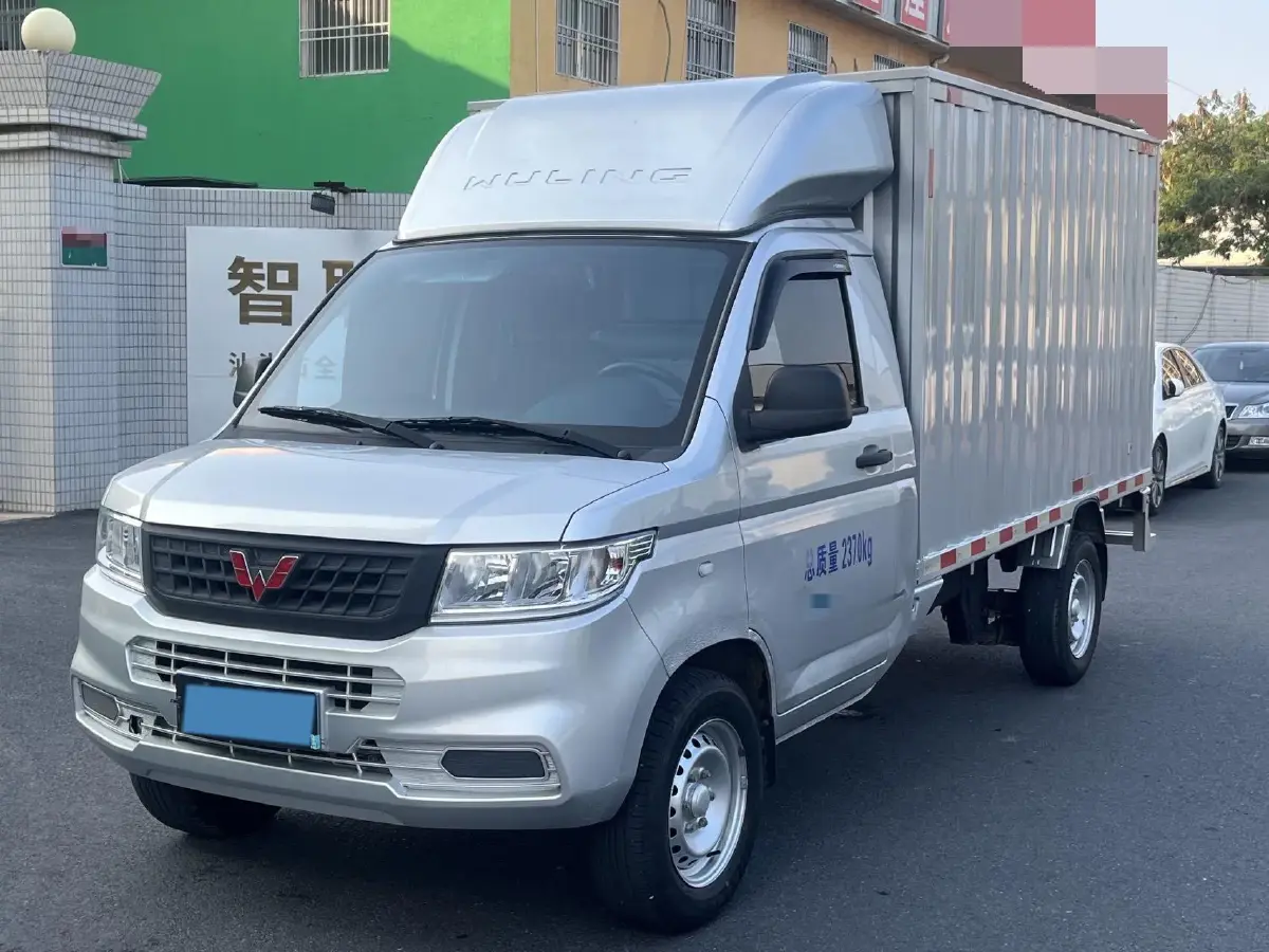 2023 WuLing RongGuang New Truck 2.0L 136HP L4 5MT