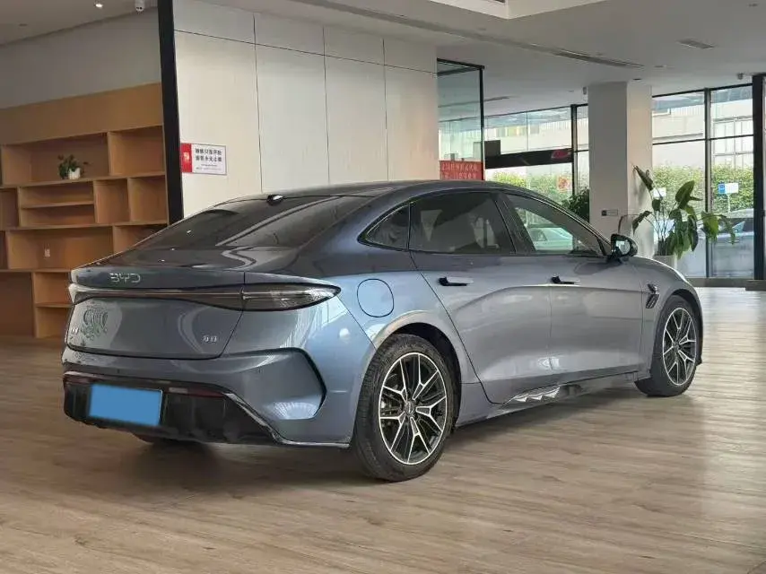 2025 BYD SEAL thumbnail 4