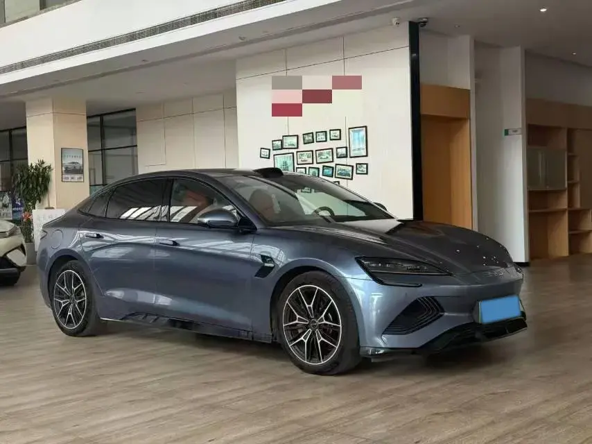 2025 BYD SEAL thumbnail 3