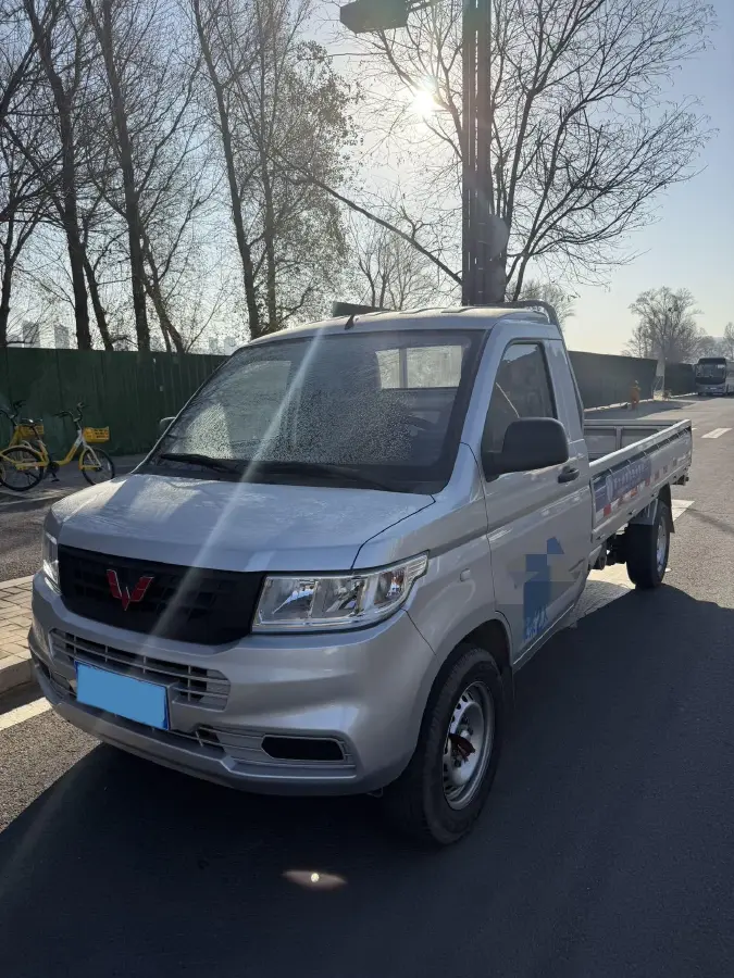 2023 WuLing RongGuang New Truck 1.5L 102HP L4 5MT