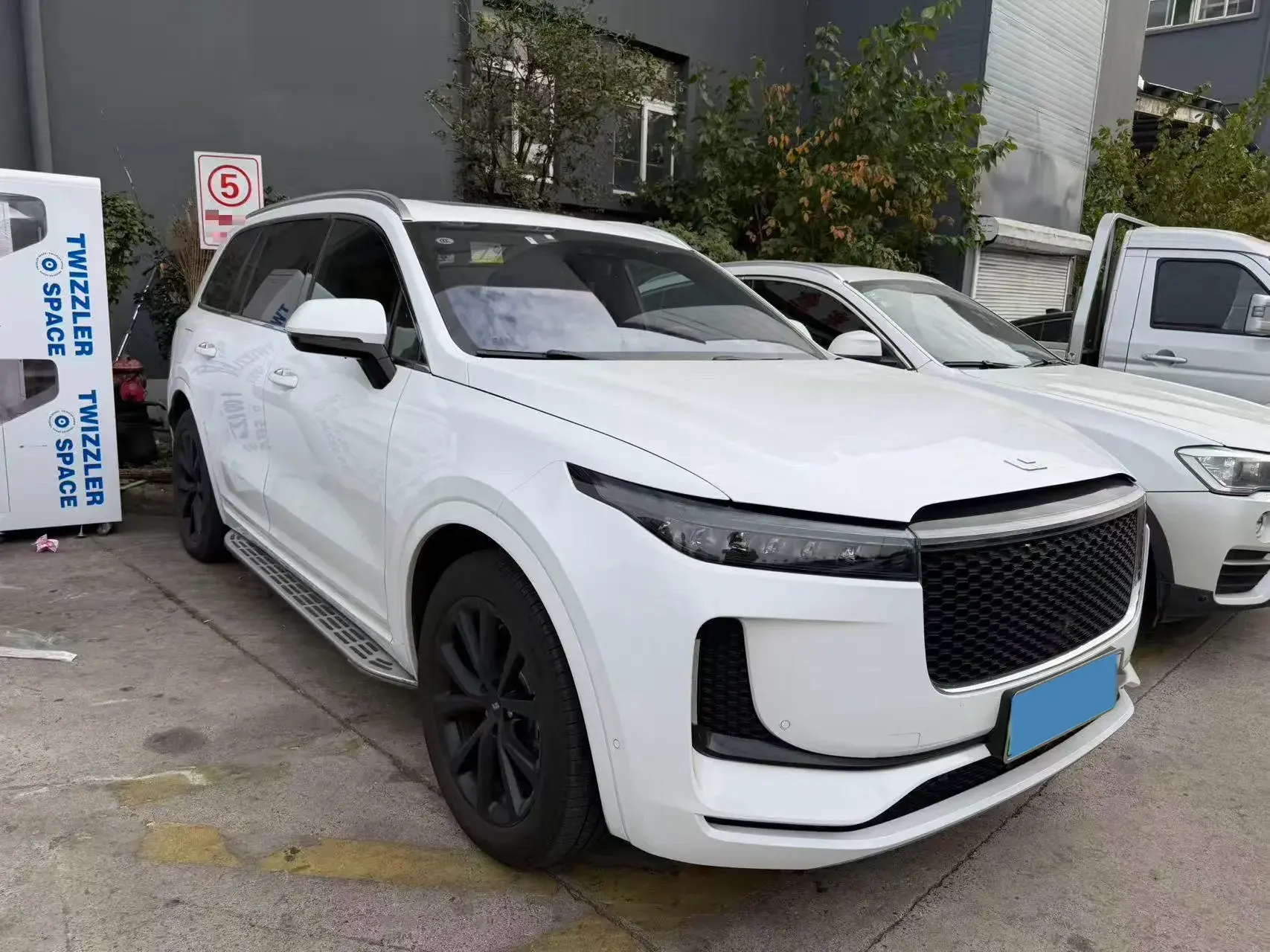 2020 LI ONE thumbnail 2