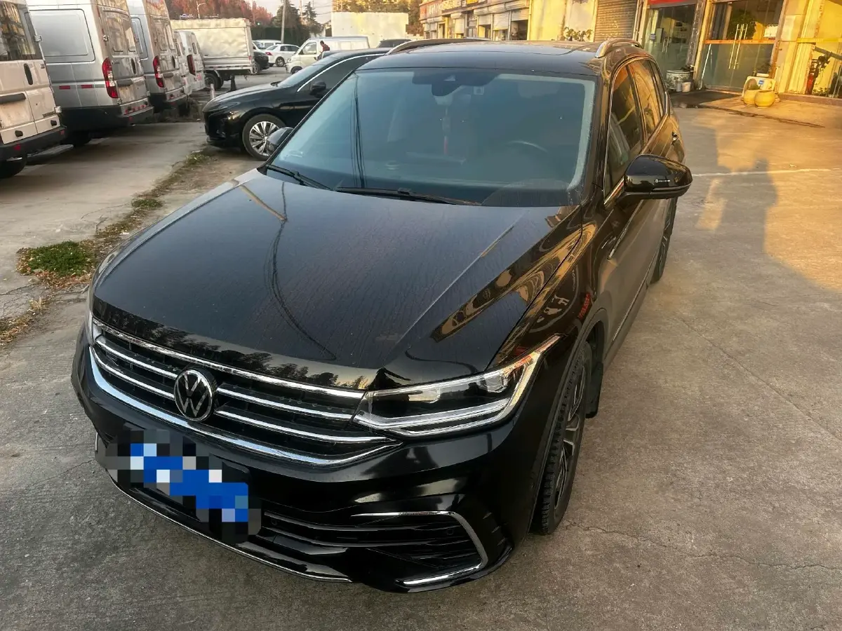 2023 Volkswagen Tiguan L 2.0T 220HP L4 7DCT