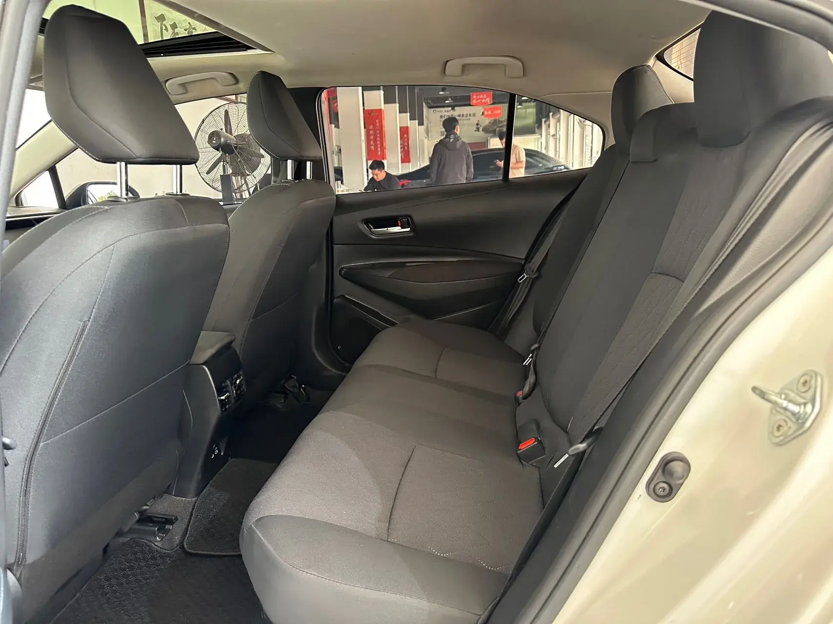 2023 TOYOTA COROLLA thumbnail 4