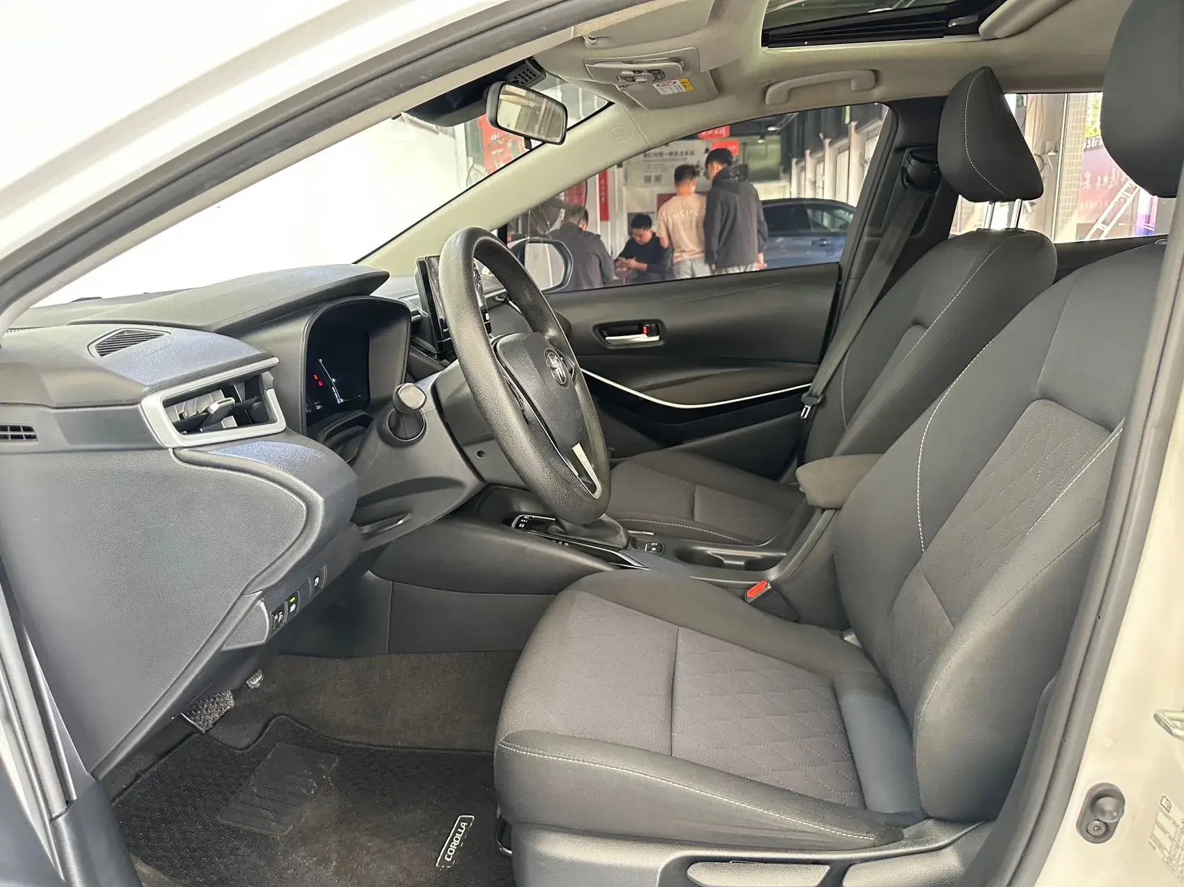 2023 TOYOTA COROLLA thumbnail 3