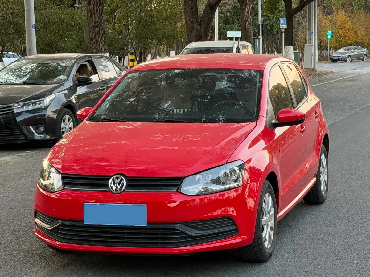 2016 Volkswagen Polo 1.4L 90HP L4 6AT