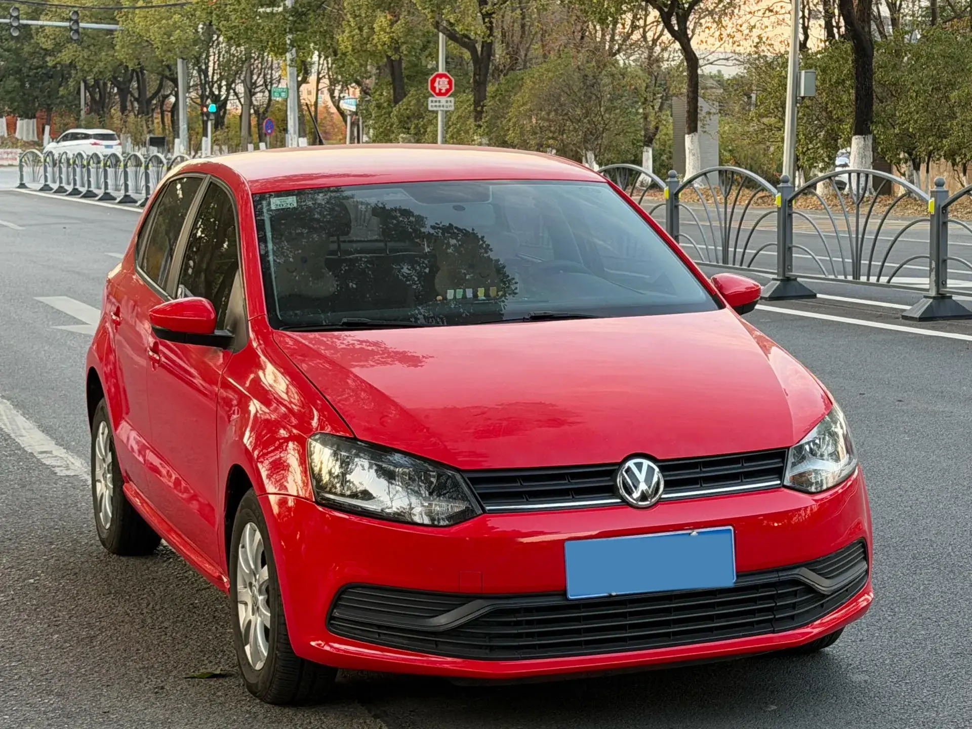 2016 VOLKSWAGEN POLO thumbnail 3