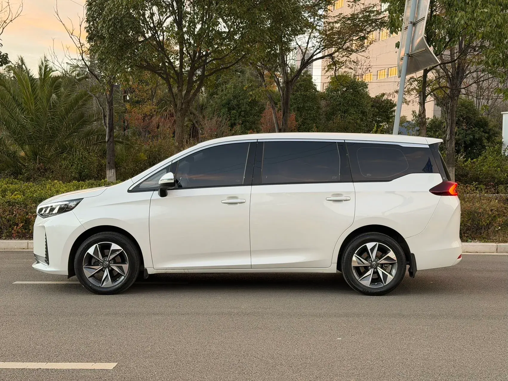 2023 GAC TRUMPCHI thumbnail 3