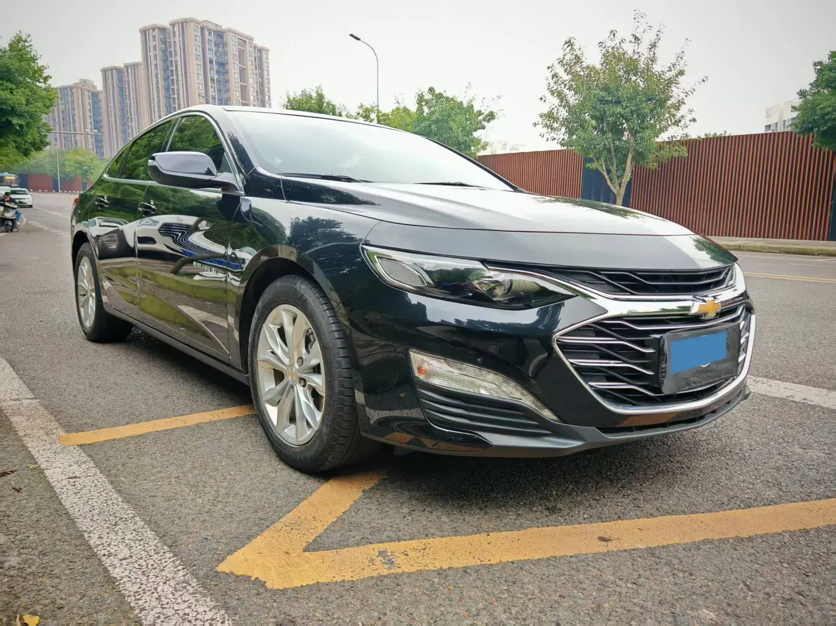 2021 CHEVROLET MALIBU thumbnail 3