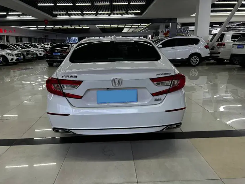 2018 HONDA ACCORD thumbnail 4