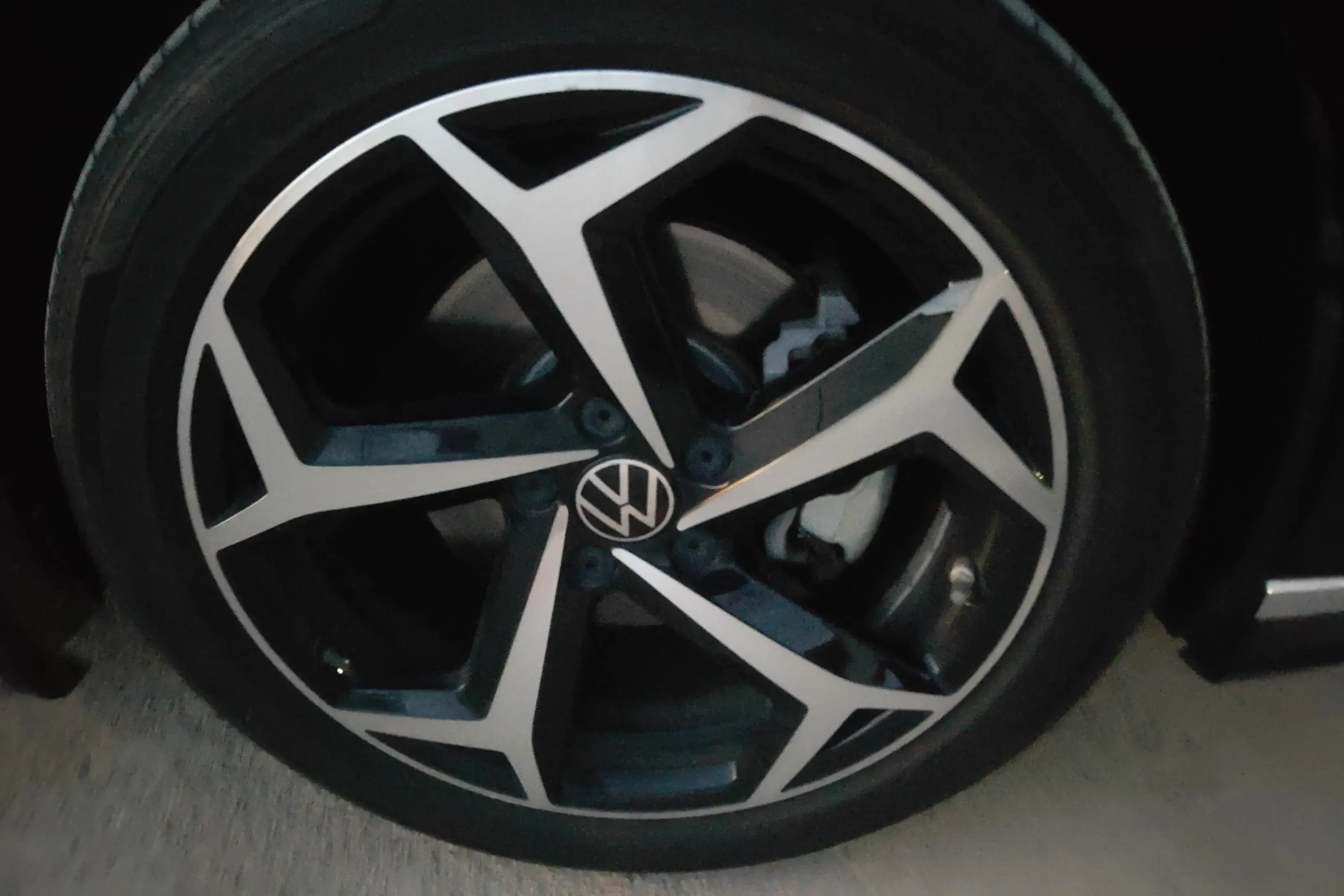 2023 VOLKSWAGEN MAGOTAN thumbnail 2