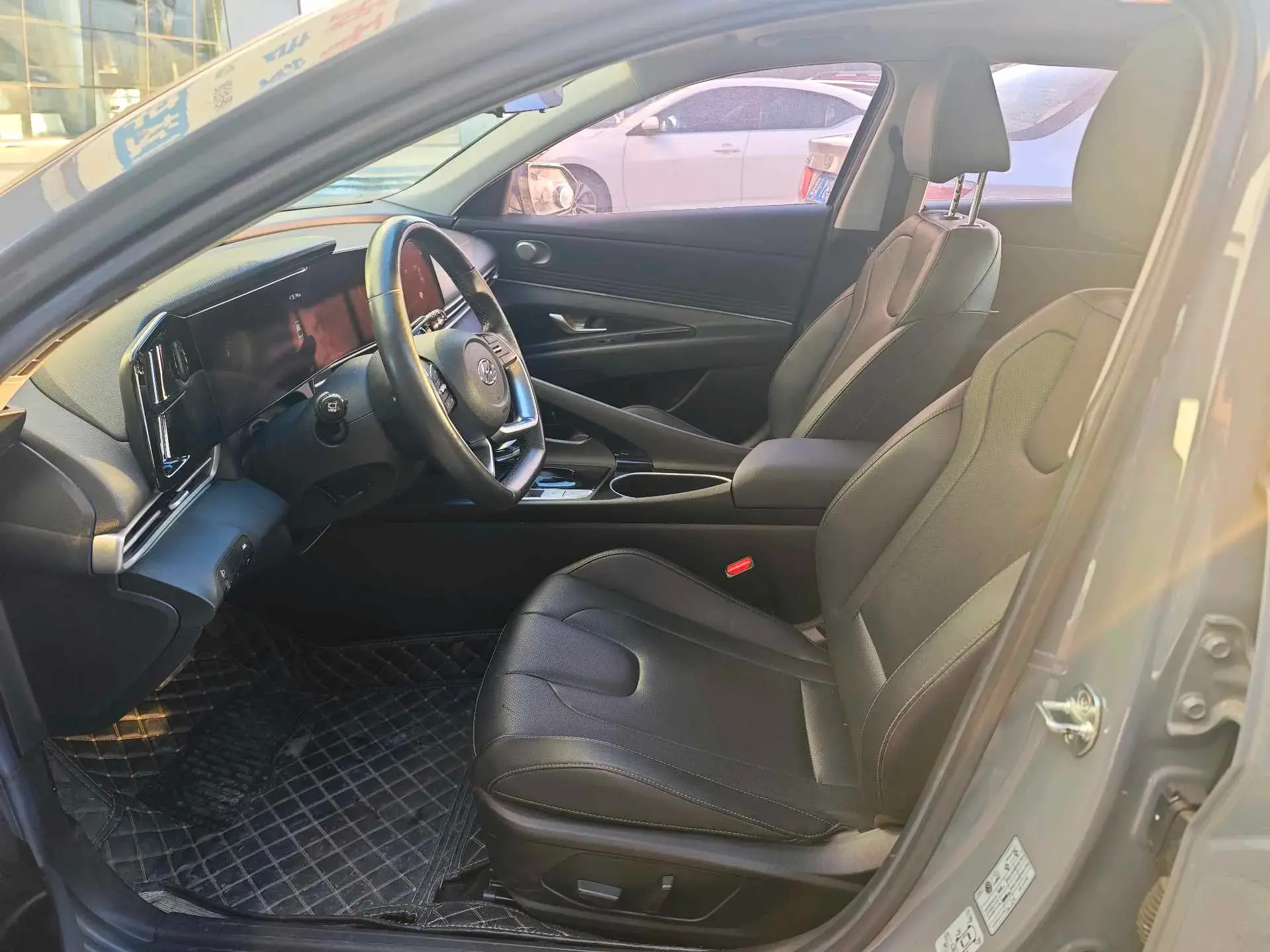 2021 HYUNDAI ELANTRA thumbnail 3