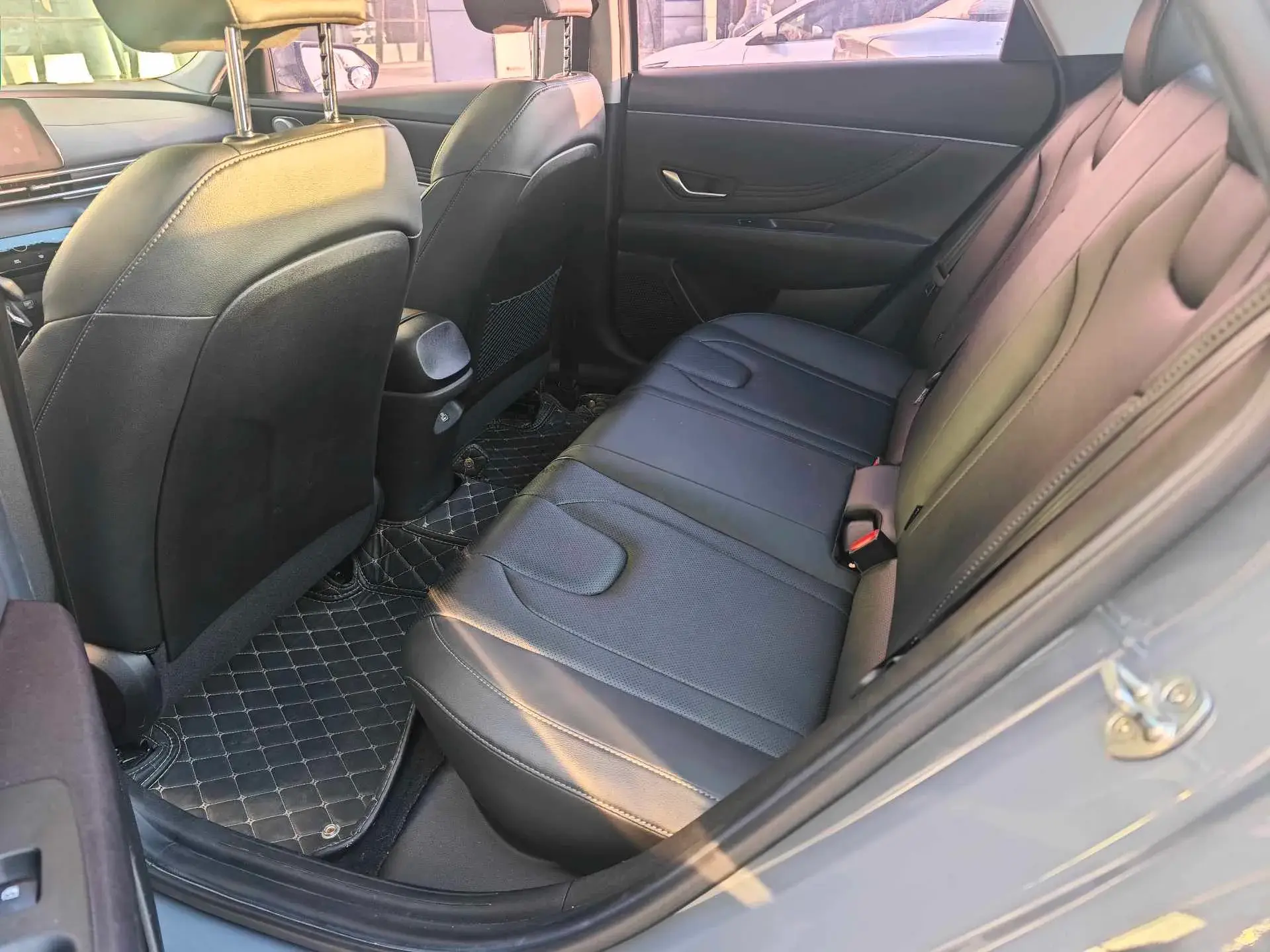 2021 HYUNDAI ELANTRA thumbnail 4