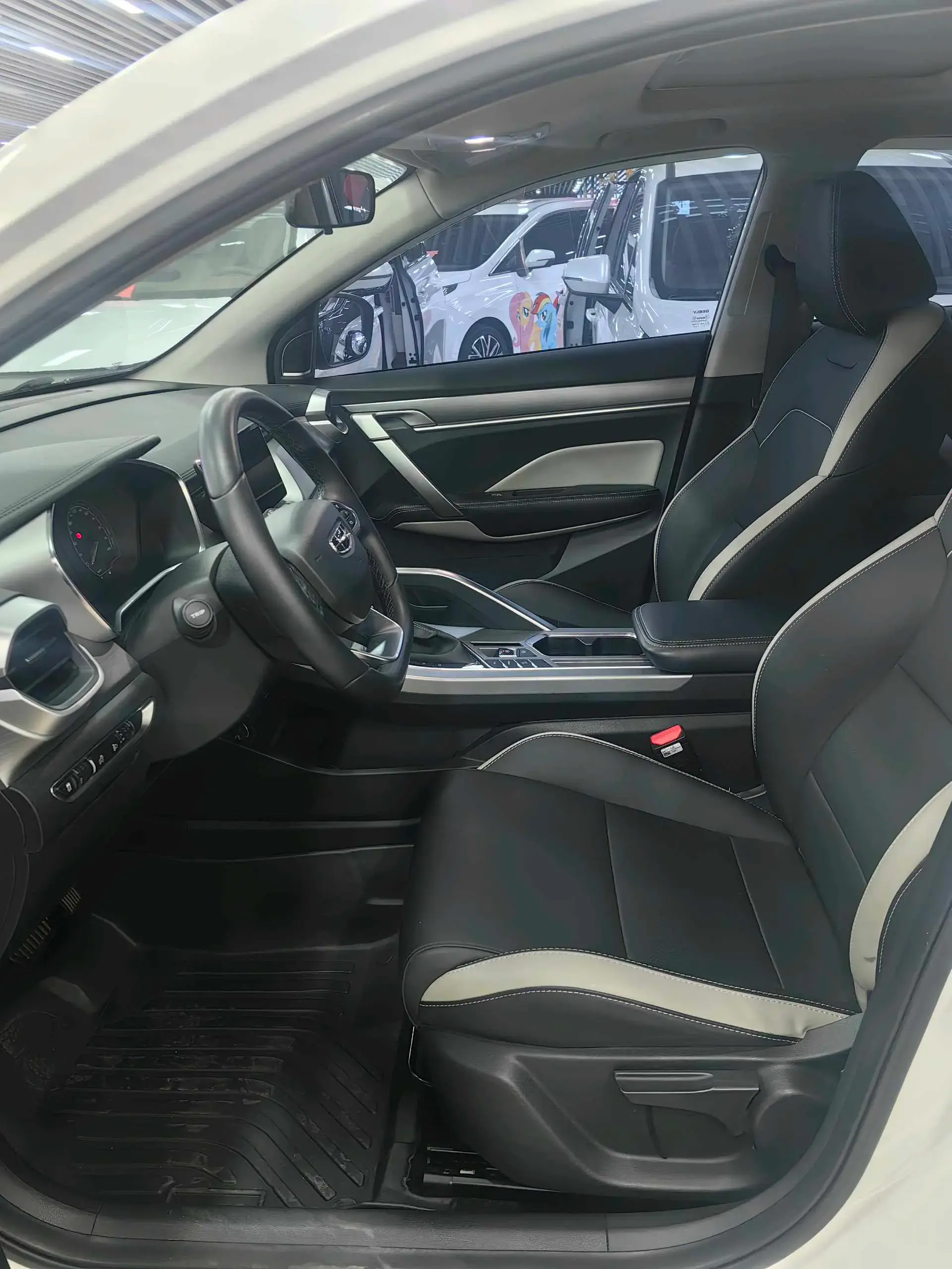 2020 GEELY COOLRAY thumbnail 3