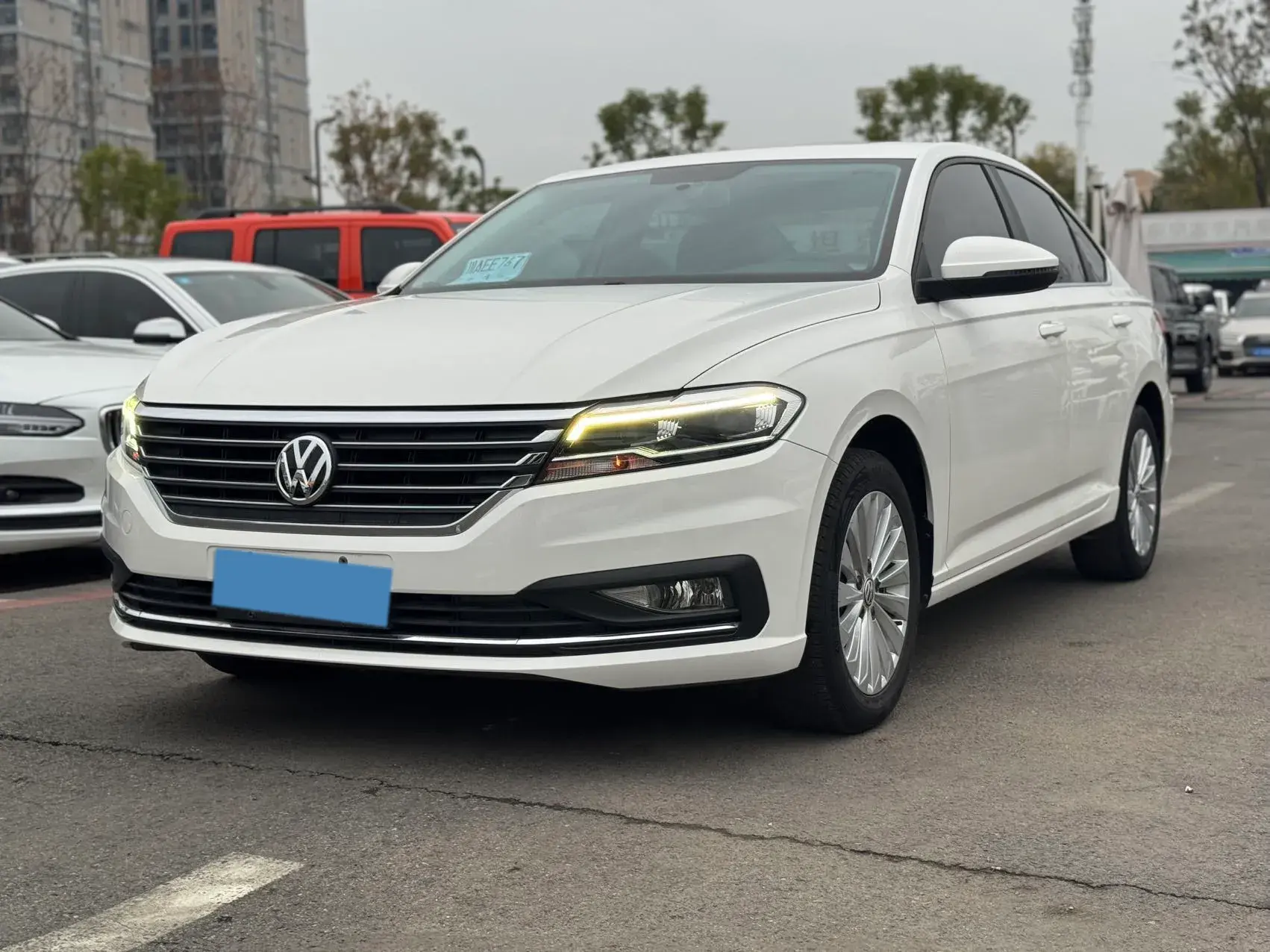 2019 VOLKSWAGEN SAGITAR view 1