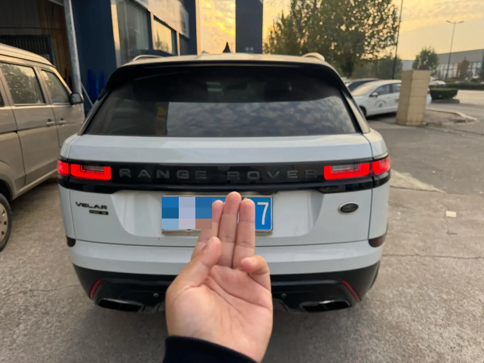 2018 LAND ROVER thumbnail 3