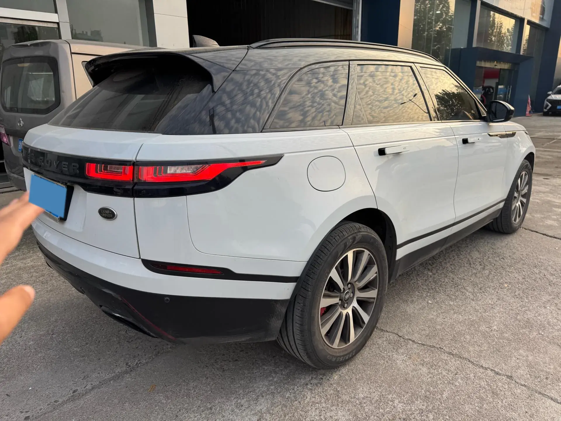 2018 LAND ROVER thumbnail 4