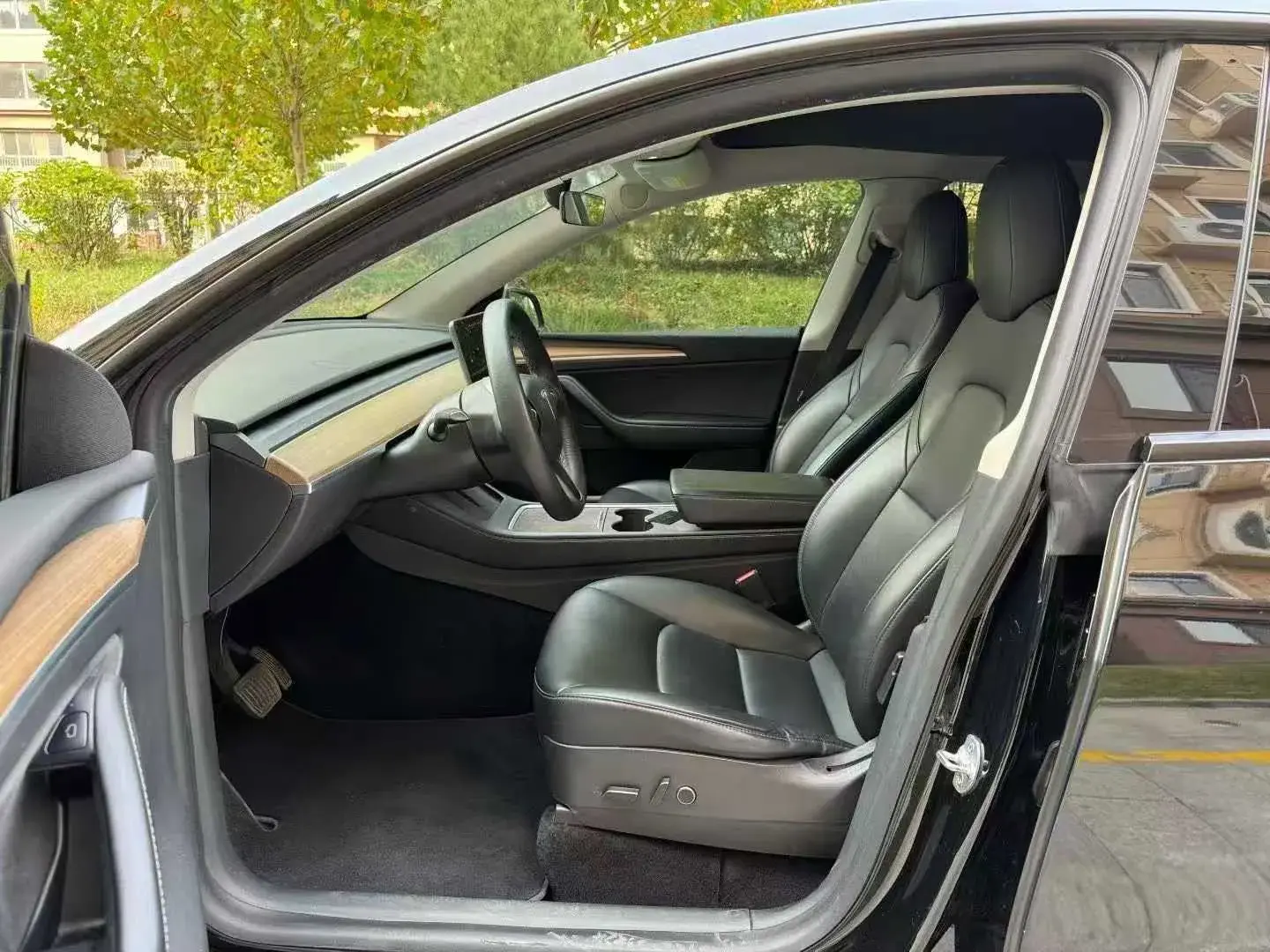 2021 TESLA MODEL thumbnail 4