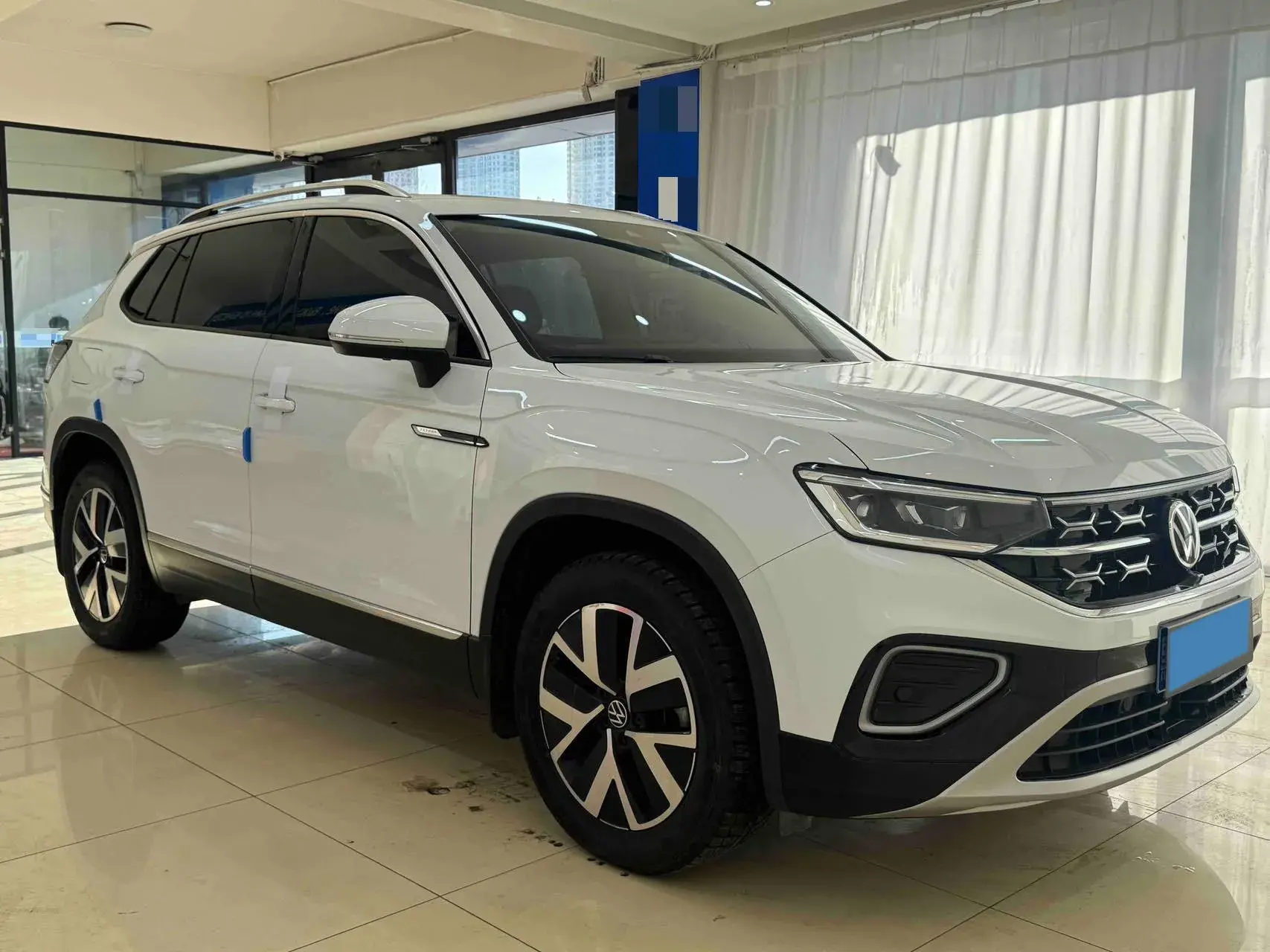 2023 VOLKSWAGEN TAYRON thumbnail 2