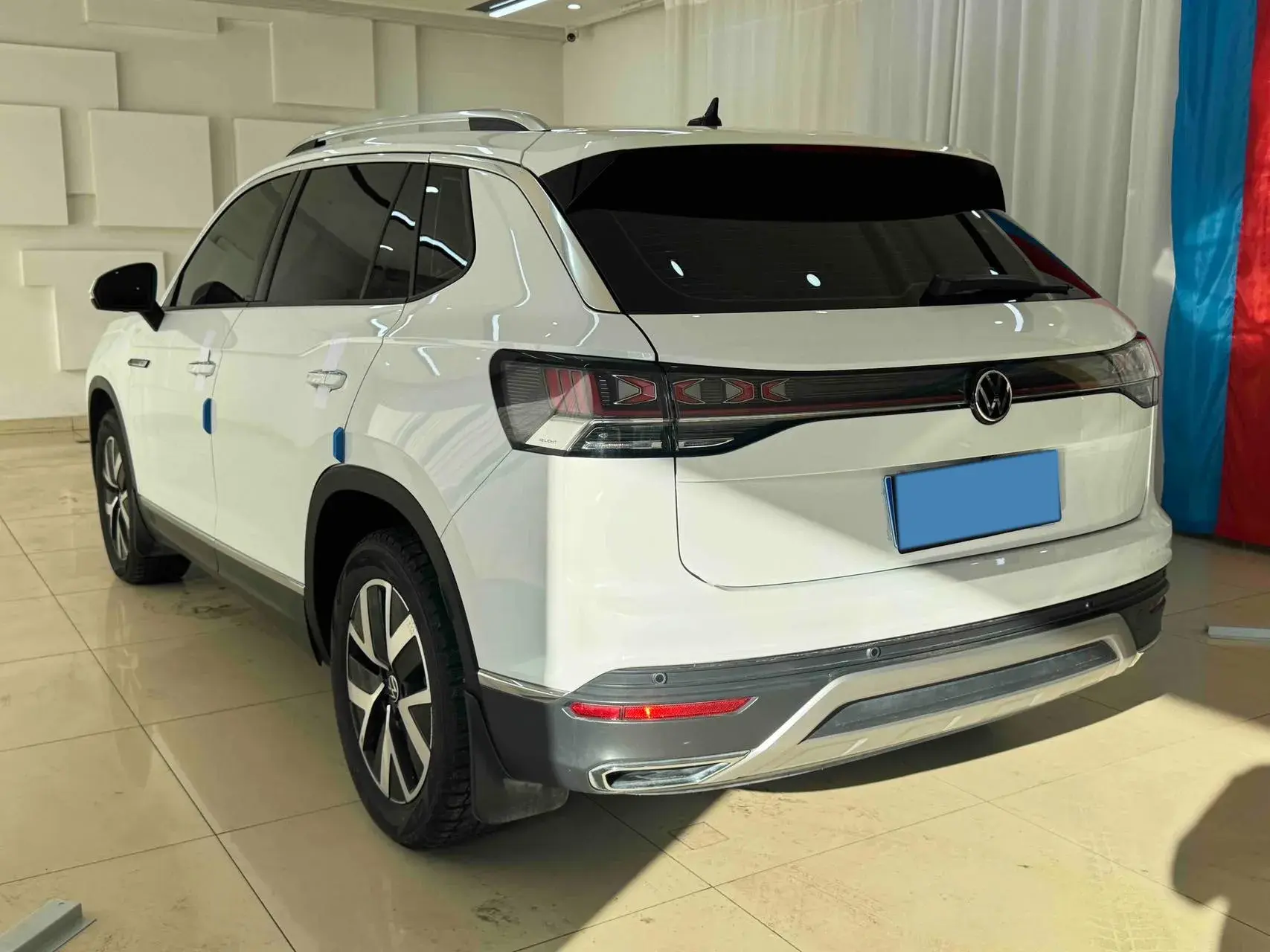 2023 VOLKSWAGEN TAYRON thumbnail 3