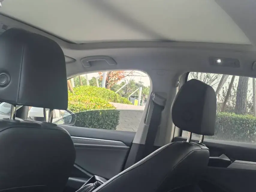 2021 VOLKSWAGEN SAGITAR thumbnail 4