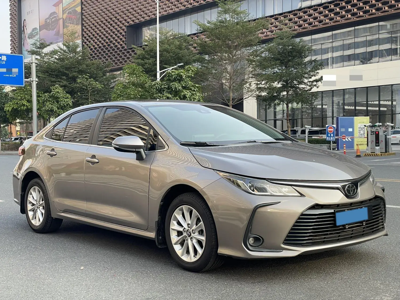 2019 TOYOTA COROLLA thumbnail 3