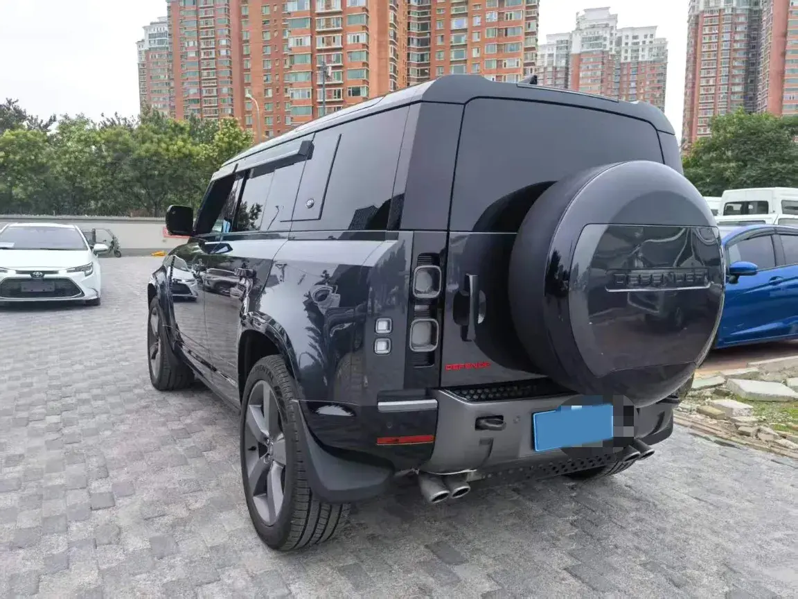 2023 LAND ROVER thumbnail 3